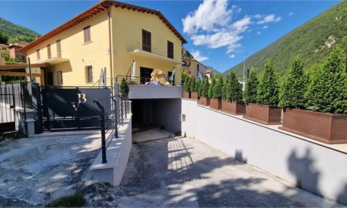 Garage for Sale in Spoleto