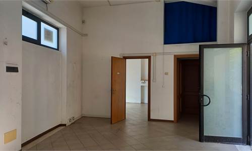 Commercial Premises / Showrooms for Rent in Terni