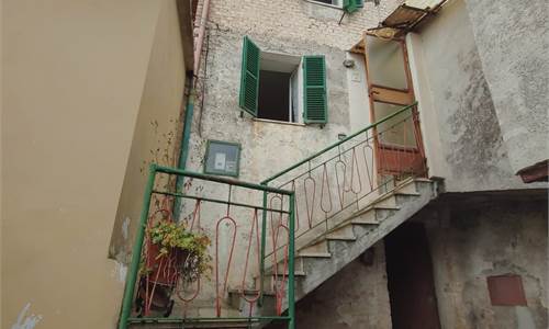 Semi Detached House for Sale in Spoleto