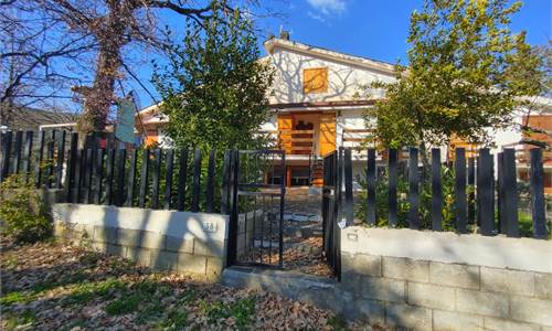 Porzione di casa con giardino privato