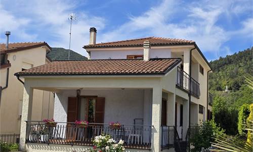 Villa indipendente con ampio parco a Marmore