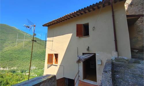 Porzione di Casa In Vendita a Ferentillo