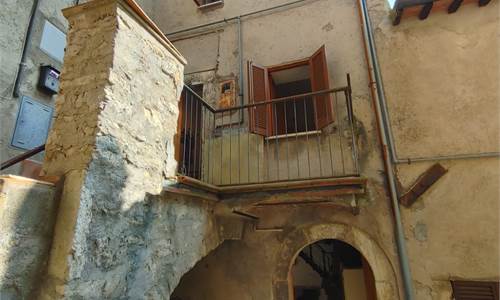 Porzione di Casa In Vendita a Polino