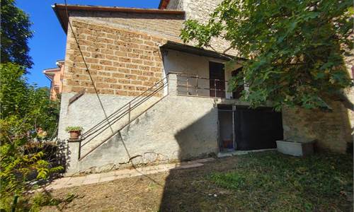 Porzione di Casa In Vendita a Massa Martana