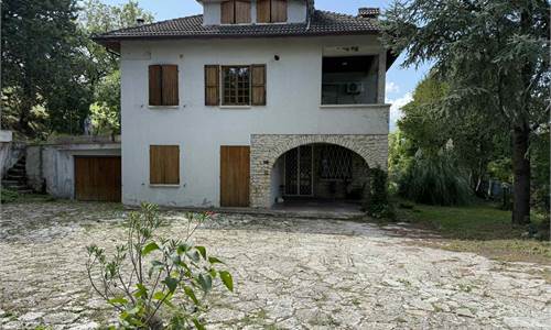 Stupenda Villa a Fabriano