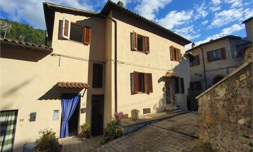 Semi Detached House for Sale in Arrone