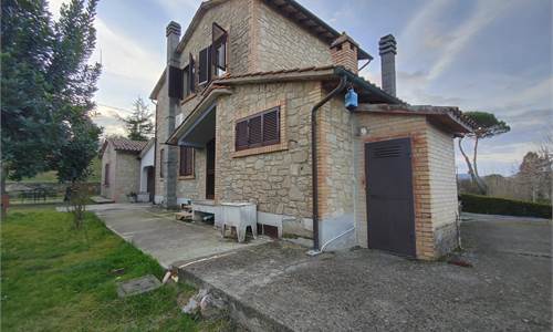 Town House for Rent in Todi