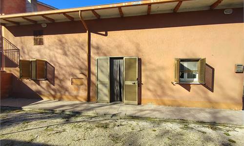 CASA SINGOLA CON GIARDINO