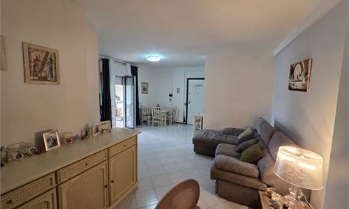 LUMINOSO TRILOCALE CON TERRAZZO