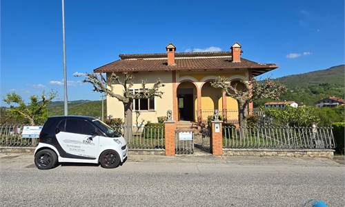 Casa singola con giardino e terreno a Piegaro