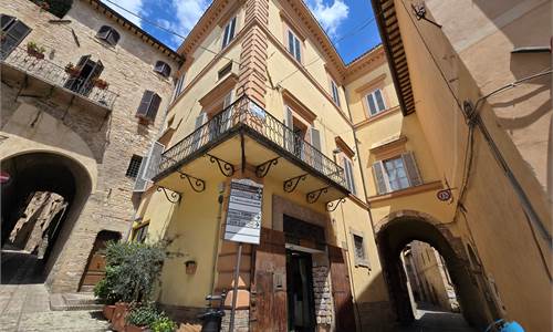 Prestigioso appartamento con affreschi nel cuore di Spello